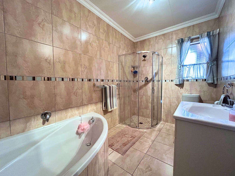 3 Bedroom Property for Sale in Eldoraigne Gauteng