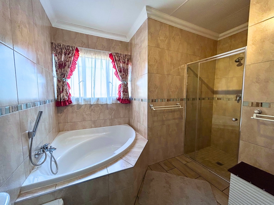 3 Bedroom Property for Sale in Eldoraigne Gauteng