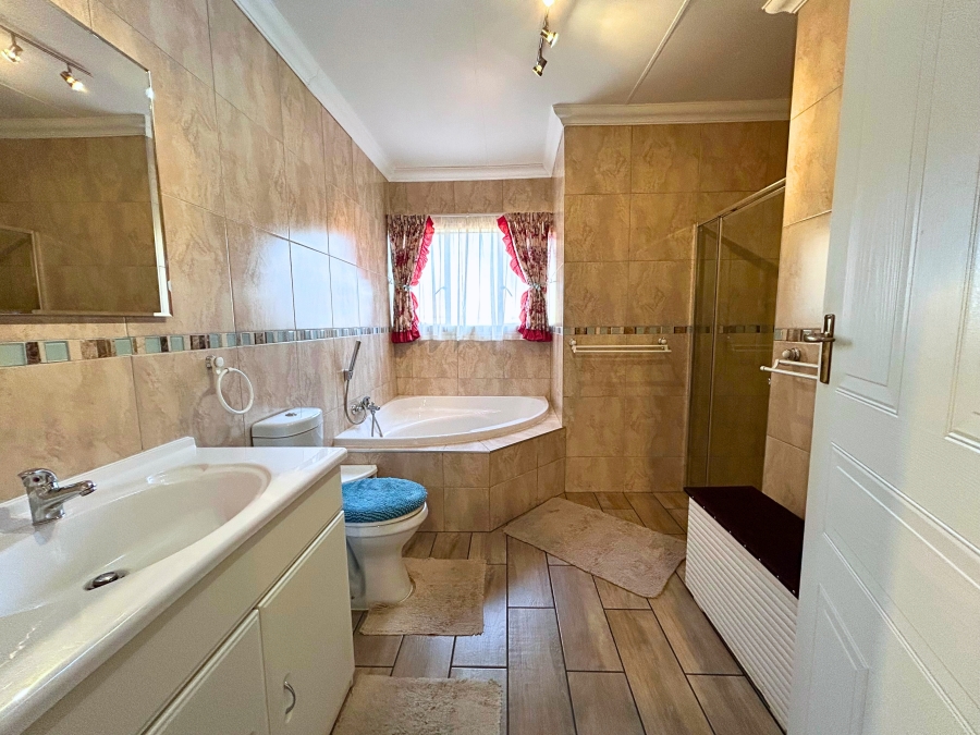 3 Bedroom Property for Sale in Eldoraigne Gauteng