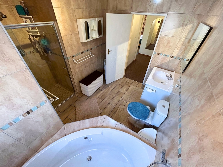 3 Bedroom Property for Sale in Eldoraigne Gauteng