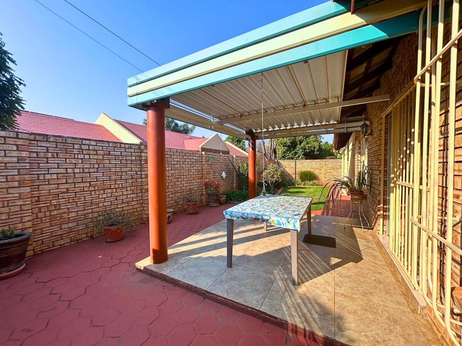 3 Bedroom Property for Sale in Eldoraigne Gauteng