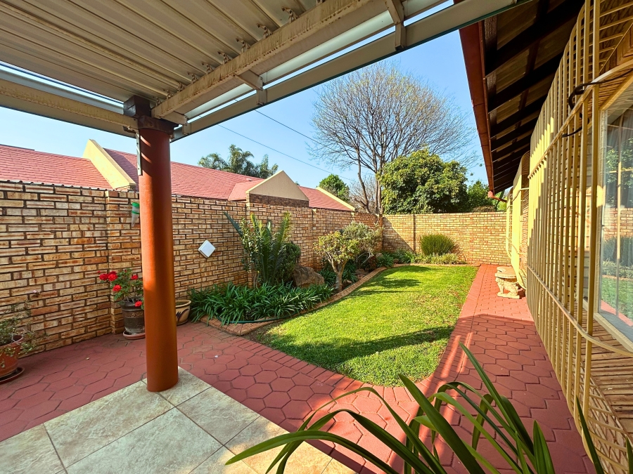 3 Bedroom Property for Sale in Eldoraigne Gauteng