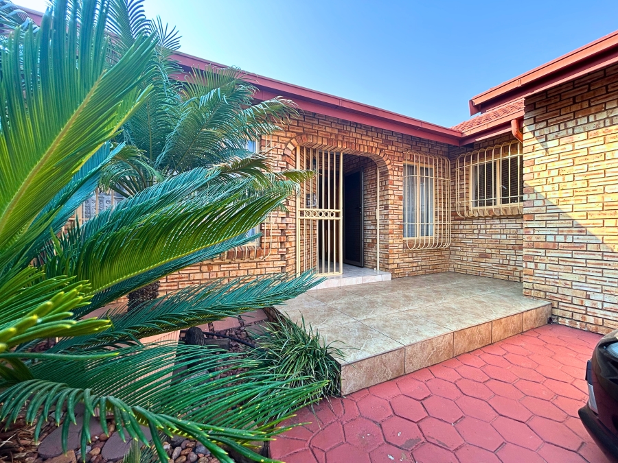 3 Bedroom Property for Sale in Eldoraigne Gauteng