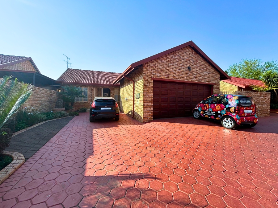 3 Bedroom Property for Sale in Eldoraigne Gauteng