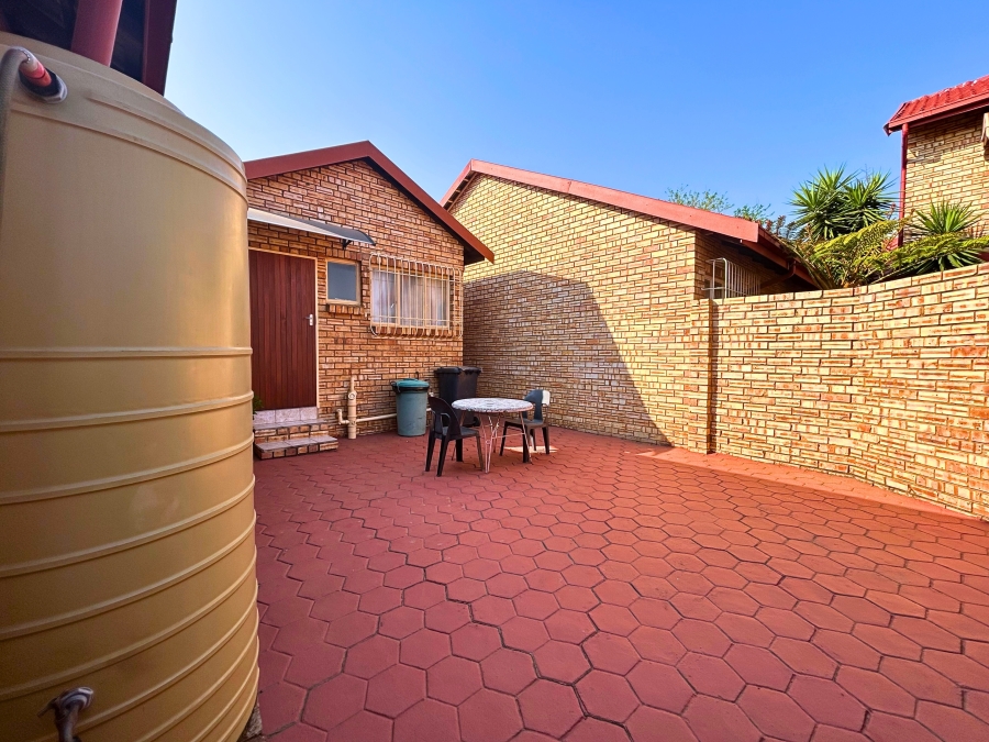 3 Bedroom Property for Sale in Eldoraigne Gauteng