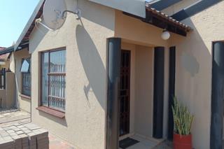 2 Bedroom Property for Sale in Karenpark Gauteng