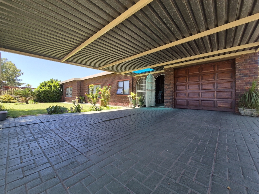 4 Bedroom Property for Sale in Dalpark Gauteng