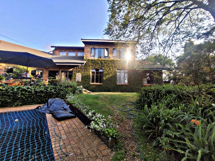 5 Bedroom Property for Sale in Faerie Glen Gauteng