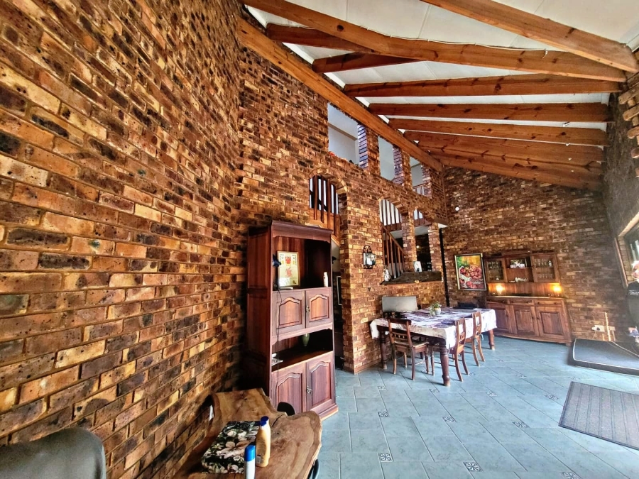 5 Bedroom Property for Sale in Faerie Glen Gauteng