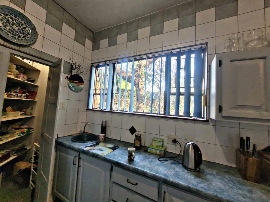 5 Bedroom Property for Sale in Faerie Glen Gauteng
