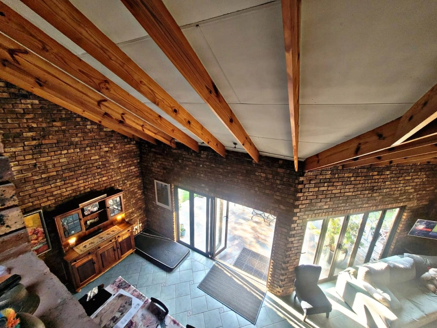 5 Bedroom Property for Sale in Faerie Glen Gauteng