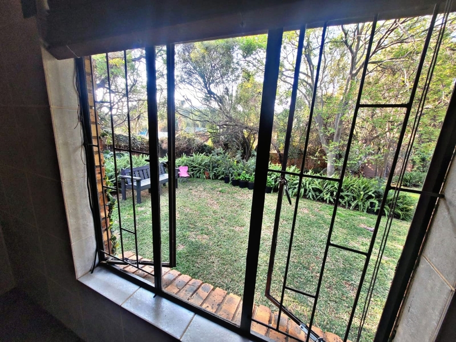 5 Bedroom Property for Sale in Faerie Glen Gauteng