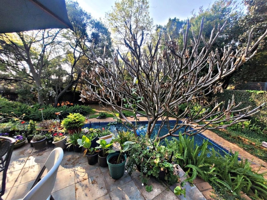5 Bedroom Property for Sale in Faerie Glen Gauteng