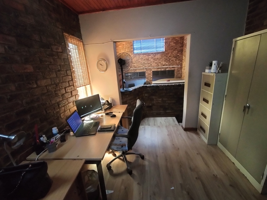 4 Bedroom Property for Sale in Ninapark Gauteng