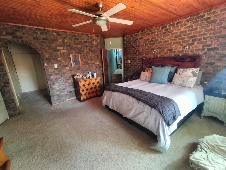4 Bedroom Property for Sale in Ninapark Gauteng