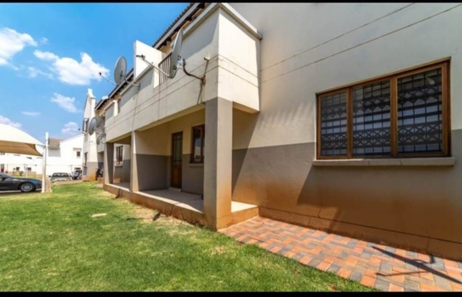 2 Bedroom Property for Sale in Hesteapark Gauteng