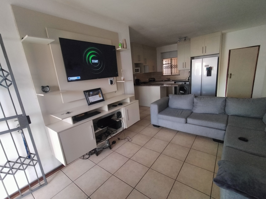 2 Bedroom Property for Sale in Hesteapark Gauteng