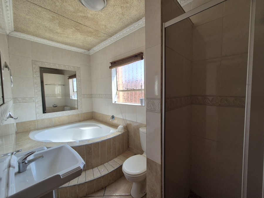 To Let 4 Bedroom Property for Rent in Dalpark Gauteng