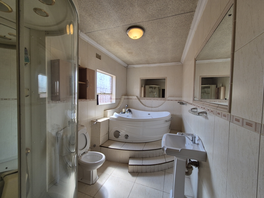 To Let 4 Bedroom Property for Rent in Dalpark Gauteng