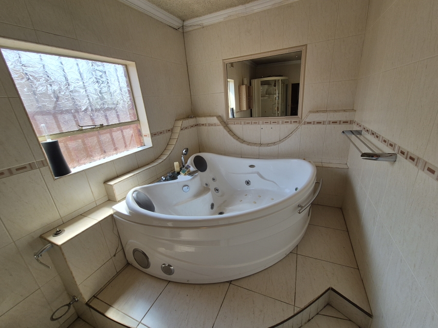 To Let 4 Bedroom Property for Rent in Dalpark Gauteng