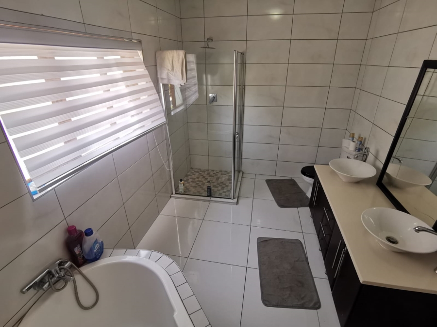 3 Bedroom Property for Sale in Helderwyk Gauteng