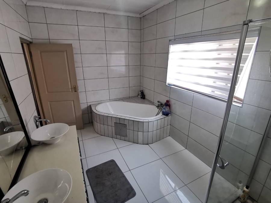 3 Bedroom Property for Sale in Helderwyk Gauteng