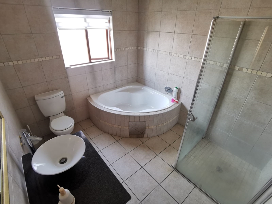 3 Bedroom Property for Sale in Helderwyk Gauteng