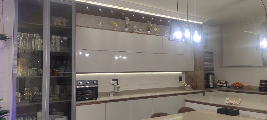 5 Bedroom Property for Sale in Winchester Hills Gauteng