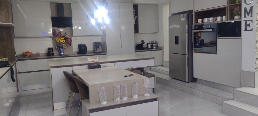 5 Bedroom Property for Sale in Winchester Hills Gauteng