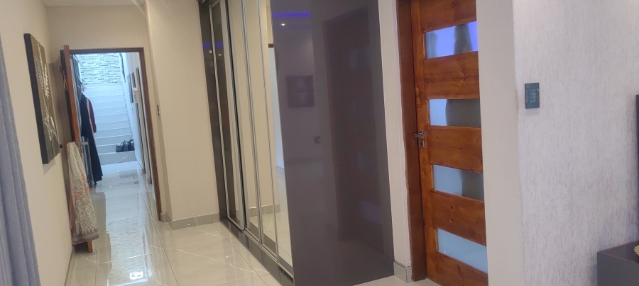 5 Bedroom Property for Sale in Winchester Hills Gauteng