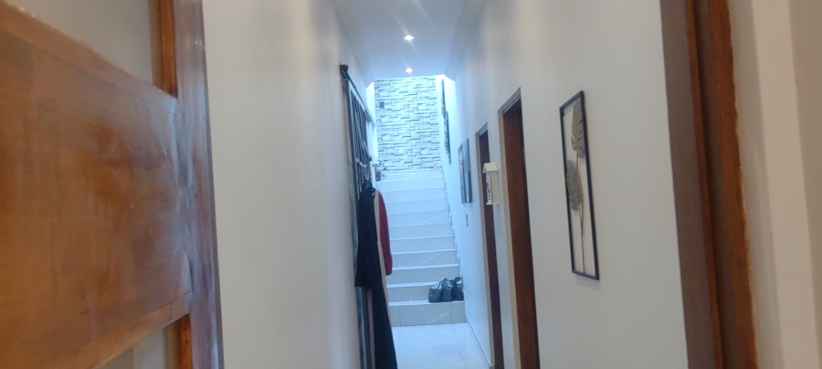 5 Bedroom Property for Sale in Winchester Hills Gauteng