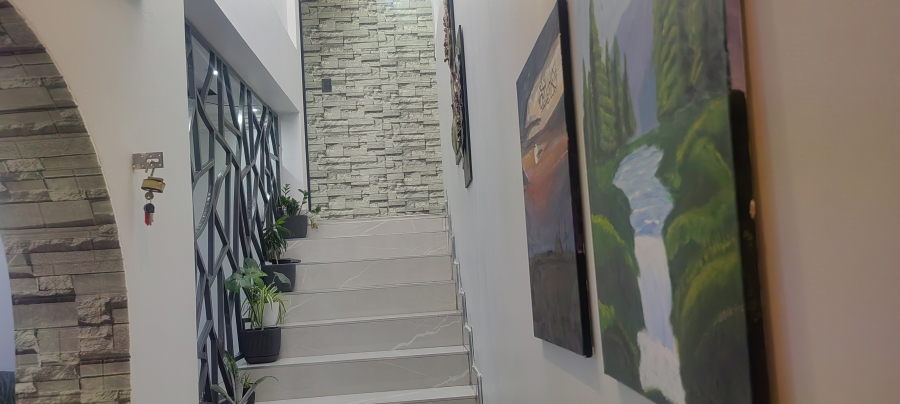 5 Bedroom Property for Sale in Winchester Hills Gauteng