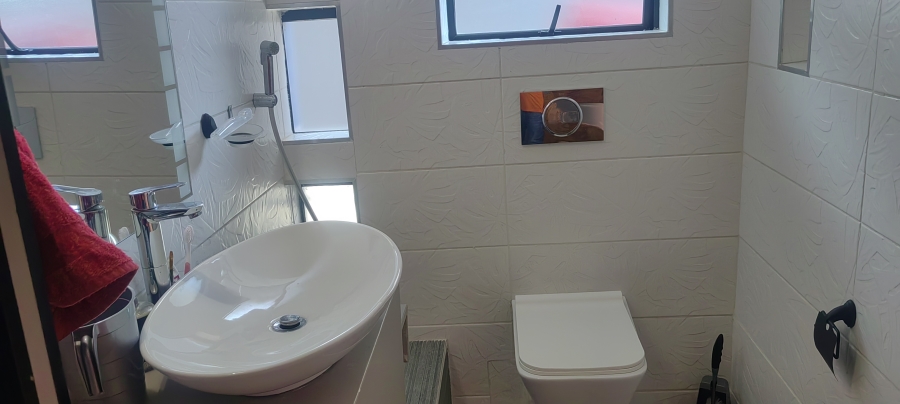 5 Bedroom Property for Sale in Winchester Hills Gauteng