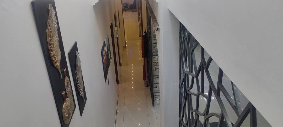 5 Bedroom Property for Sale in Winchester Hills Gauteng