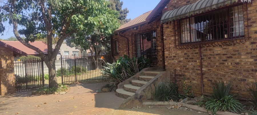 3 Bedroom Property for Sale in Mulbarton Gauteng