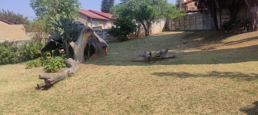 3 Bedroom Property for Sale in Mulbarton Gauteng