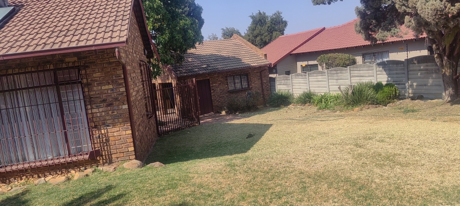 3 Bedroom Property for Sale in Mulbarton Gauteng