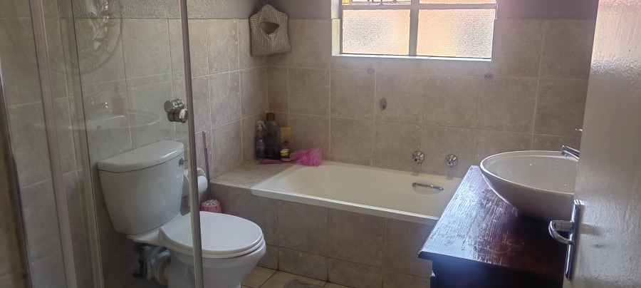 2 Bedroom Property for Sale in Liefde en Vrede Gauteng