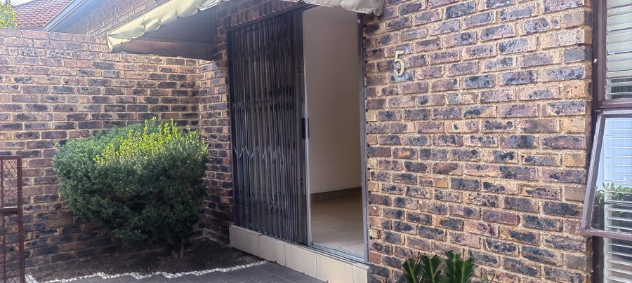 3 Bedroom Property for Sale in Liefde en Vrede Gauteng
