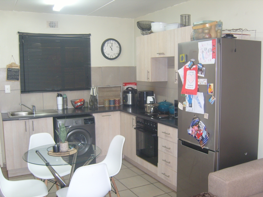 2 Bedroom Property for Sale in Albertsdal Gauteng