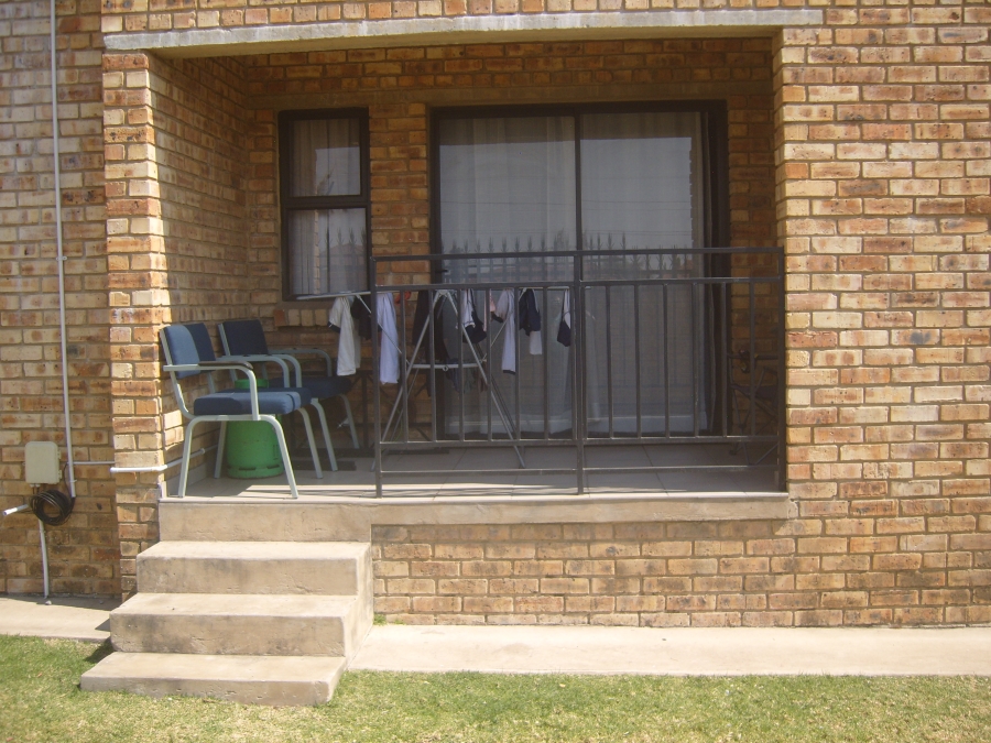 2 Bedroom Property for Sale in Albertsdal Gauteng