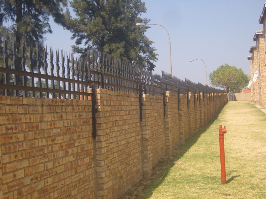 2 Bedroom Property for Sale in Albertsdal Gauteng