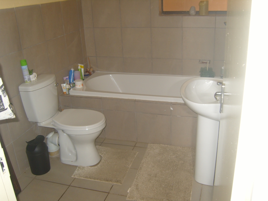 2 Bedroom Property for Sale in Albertsdal Gauteng