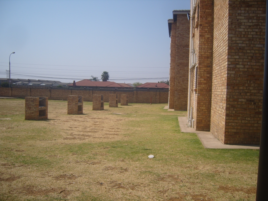 2 Bedroom Property for Sale in Albertsdal Gauteng