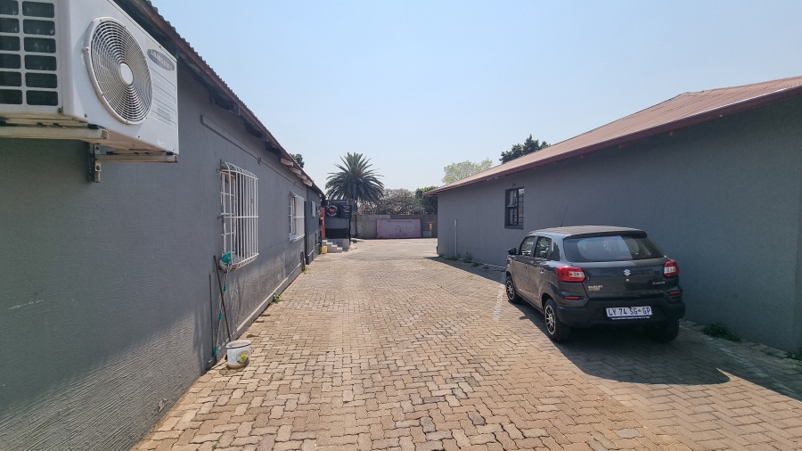 To Let commercial Property for Rent in Greenside Gauteng