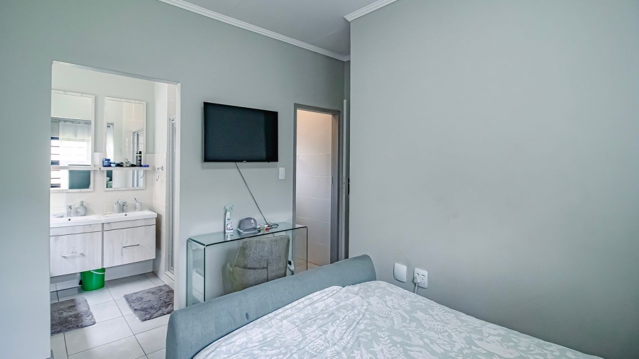 3 Bedroom Property for Sale in Rooihuiskraal North Gauteng