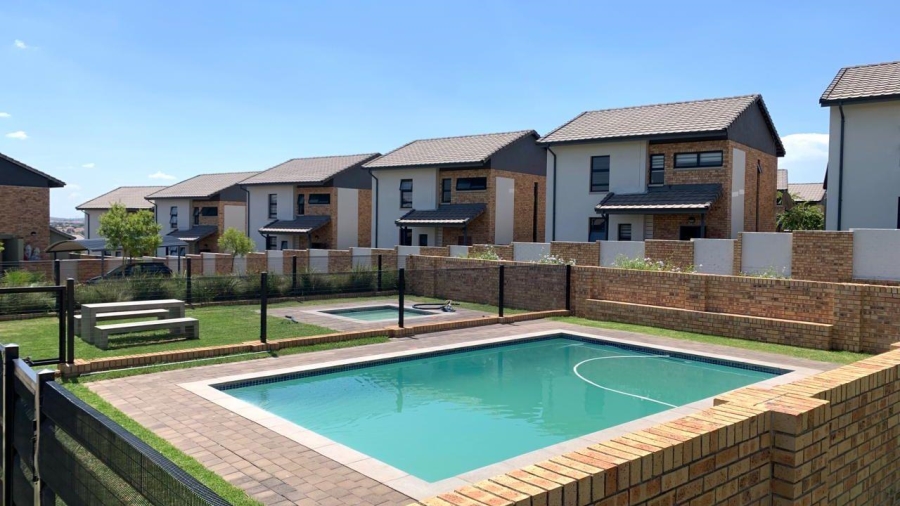 3 Bedroom Property for Sale in Rooihuiskraal North Gauteng