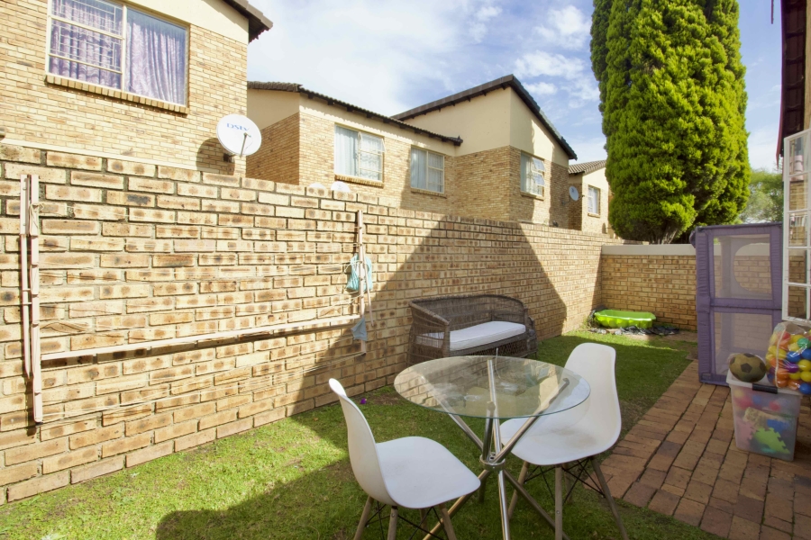 2 Bedroom Property for Sale in Heuwelsig Estate Gauteng