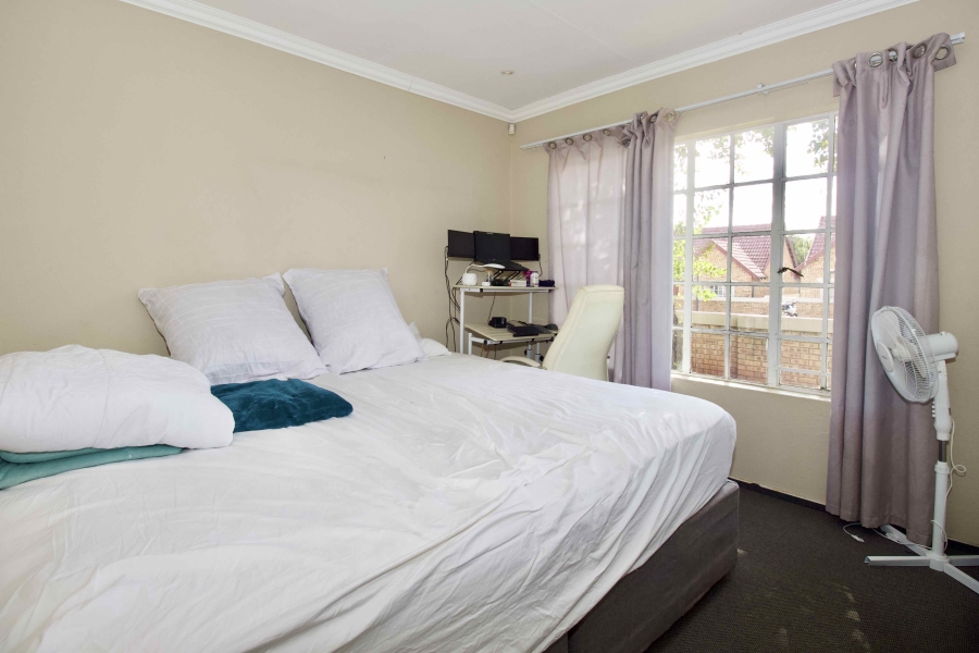 2 Bedroom Property for Sale in Heuwelsig Estate Gauteng