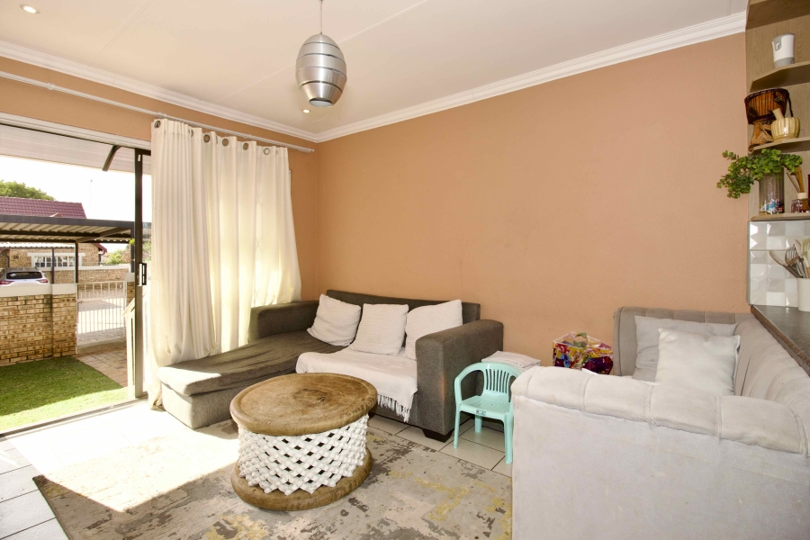 2 Bedroom Property for Sale in Heuwelsig Estate Gauteng